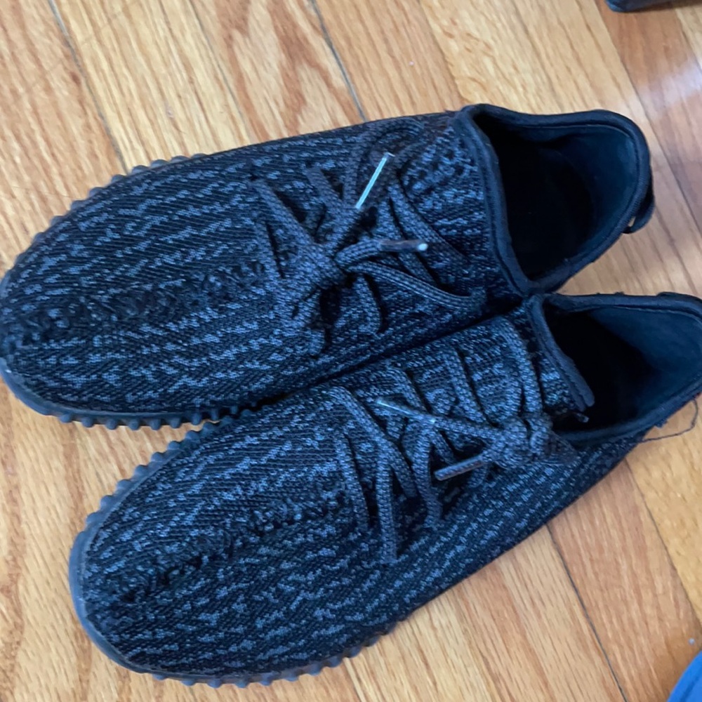 Yeezy pirate blacks